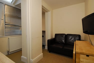 3 bed house, 1 Providence Street, North Hill, Plymouth, PL48JG - Image 6